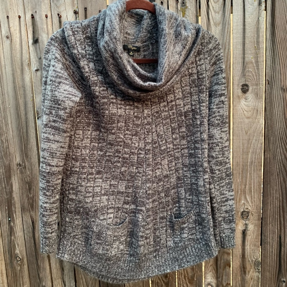 🧁 2 for $20 Gray cowl neck lightweight sweater size Medium